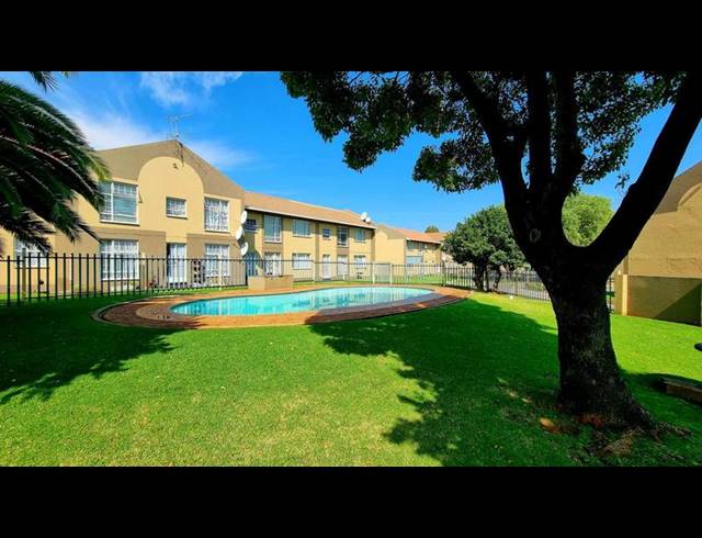 2 BEDROOM TOWNHOUSE FOR SALE IN VERWOERDPARK